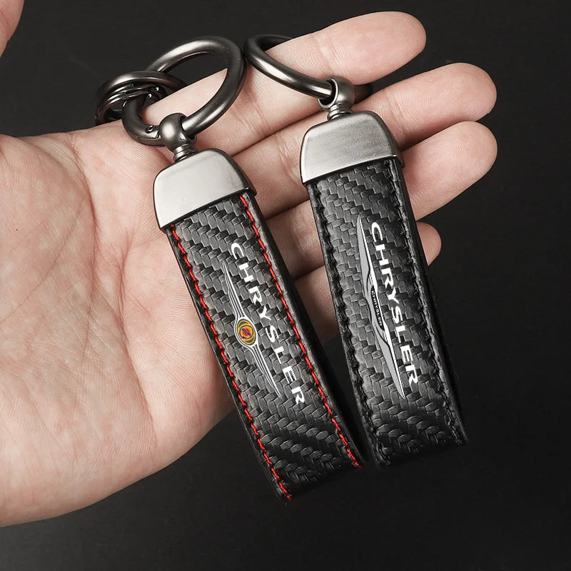 NEW Car Carbon Fiber Leather Keychain Horseshoe Buckle Jewelry for Chrysler 300c 300 200 200c Pacifica Sebring Car Accessories